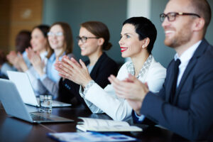 永年勤続表彰金の社保・労保・課税上の取扱い